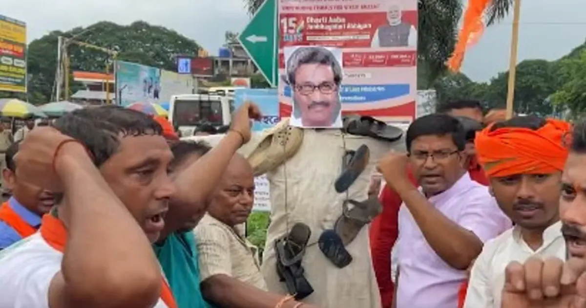 fury-in-tripura-bajrang-dal-burns-cpim-leaders-effigy-o