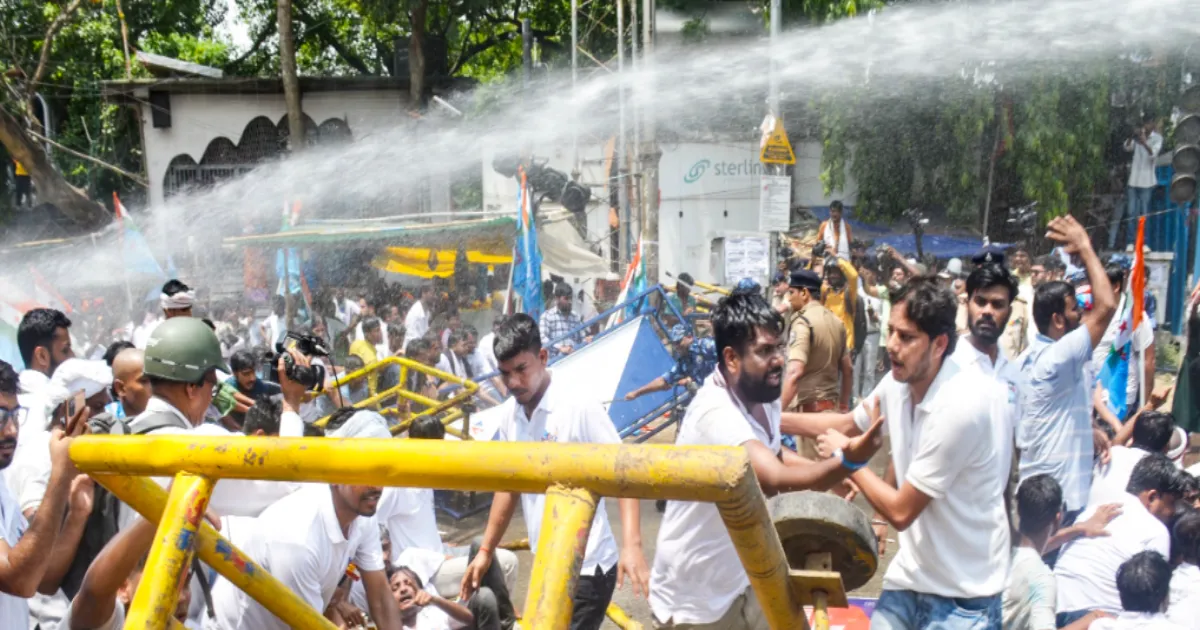Police Water Cannons Halt Congress March in Patna