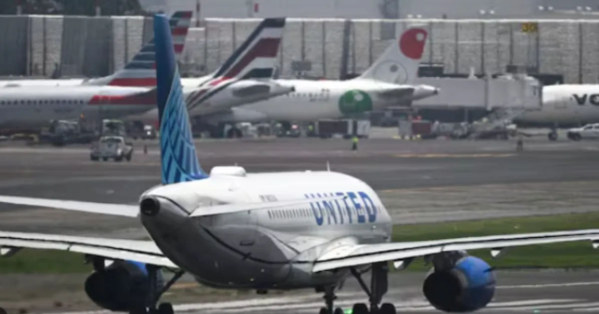 Boeing 787’s Mid-Air Engine Failure Sparks Emergency Landing