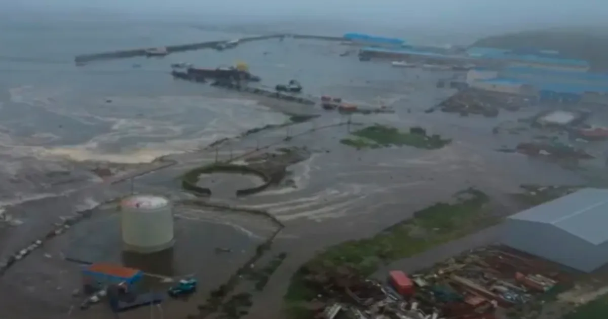 Tsunami Update: Devastating 4 Meters High Tsunami Waves Swamps Russia