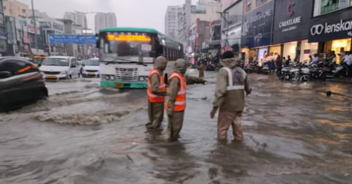heavy-rains-throw-hyderabad-into-chaos