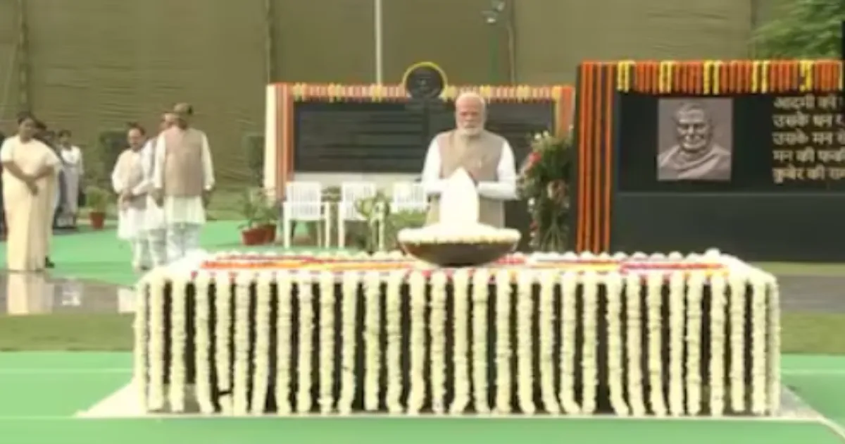 pm-modi-leads-tributes-to-former-pm-vajpayee-on-death-anniversary