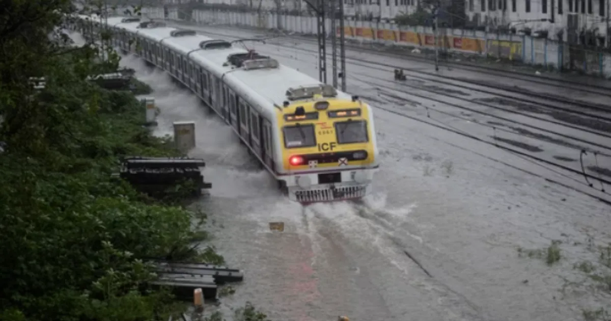 Mumbai Underwater: IMD Issues Red Alert