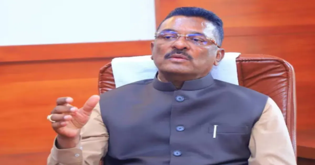Maharashtra Ditches Attendants in Heavy Trucks