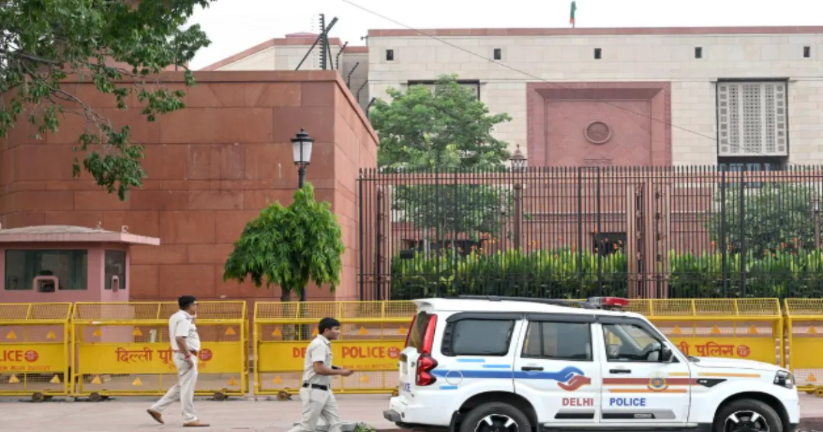 Suspicious Man Nabbed Outside Parliament in Security Scare
