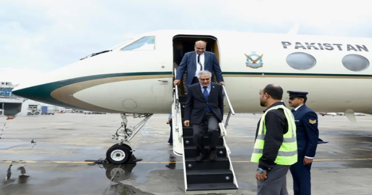 Pakistan Foreign Minister Lands in Dhaka to Mend Ties