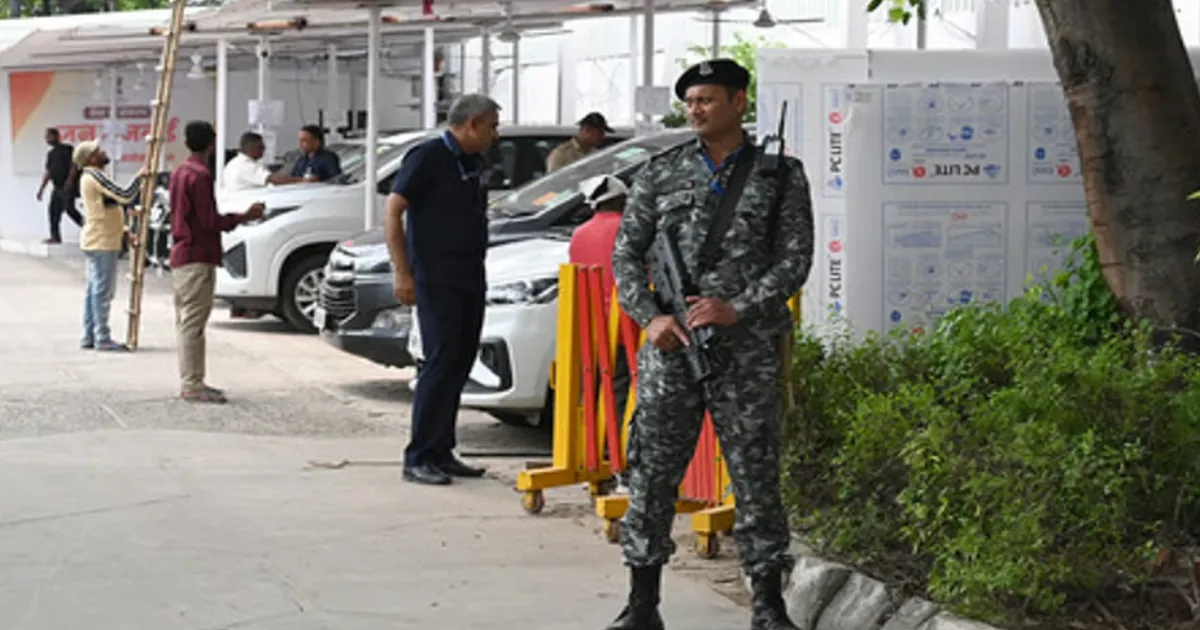 centre-withdraws-crpf-security-from-delhi-cm-after-attack