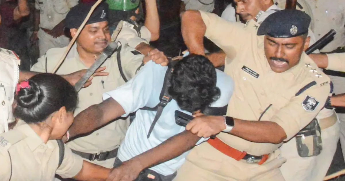 Mob Attacks Police in Patna, 5 Injured