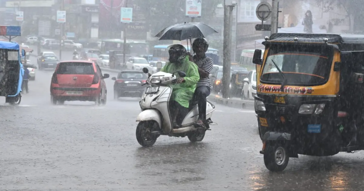 Karnataka lashed by torrential rains, IMD issues alerts