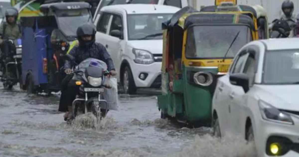 Delhi-NCR Flooded: Commuters Trapped as Rains Paralyze Traffic