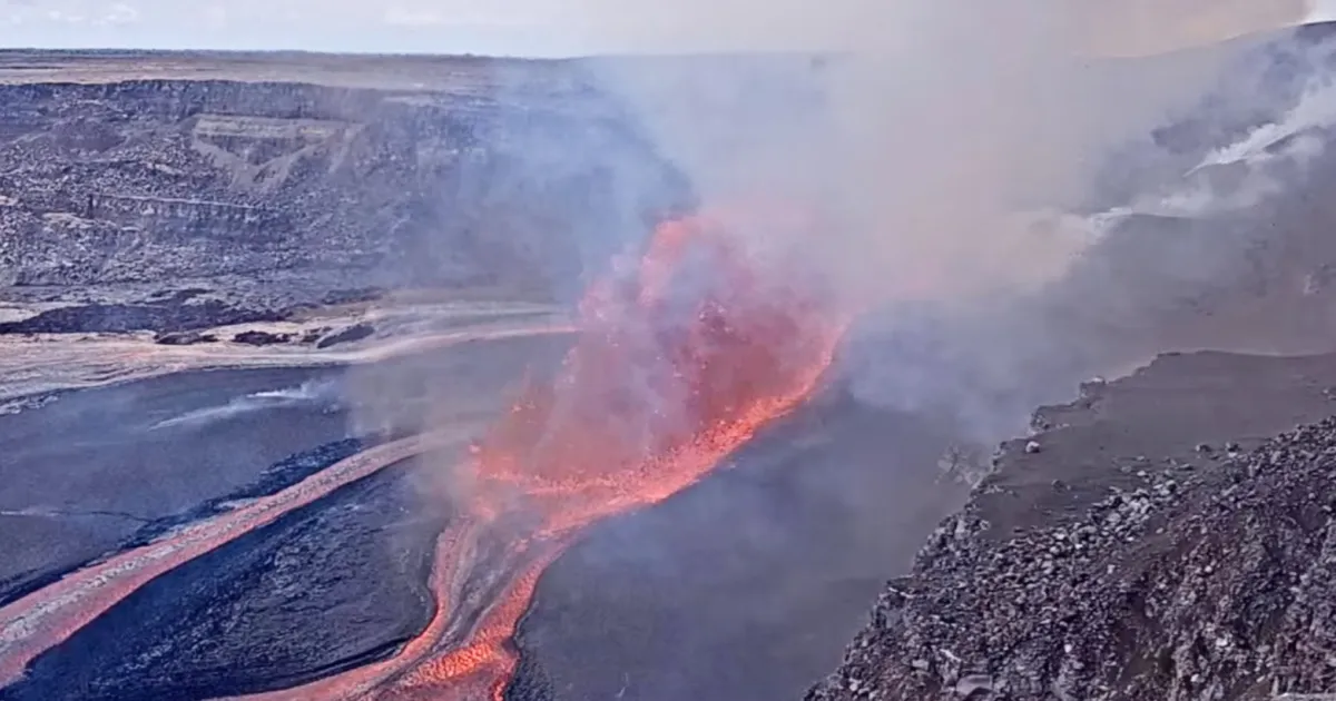 Kilauea Volcano Erupts in Fiery Spectacle