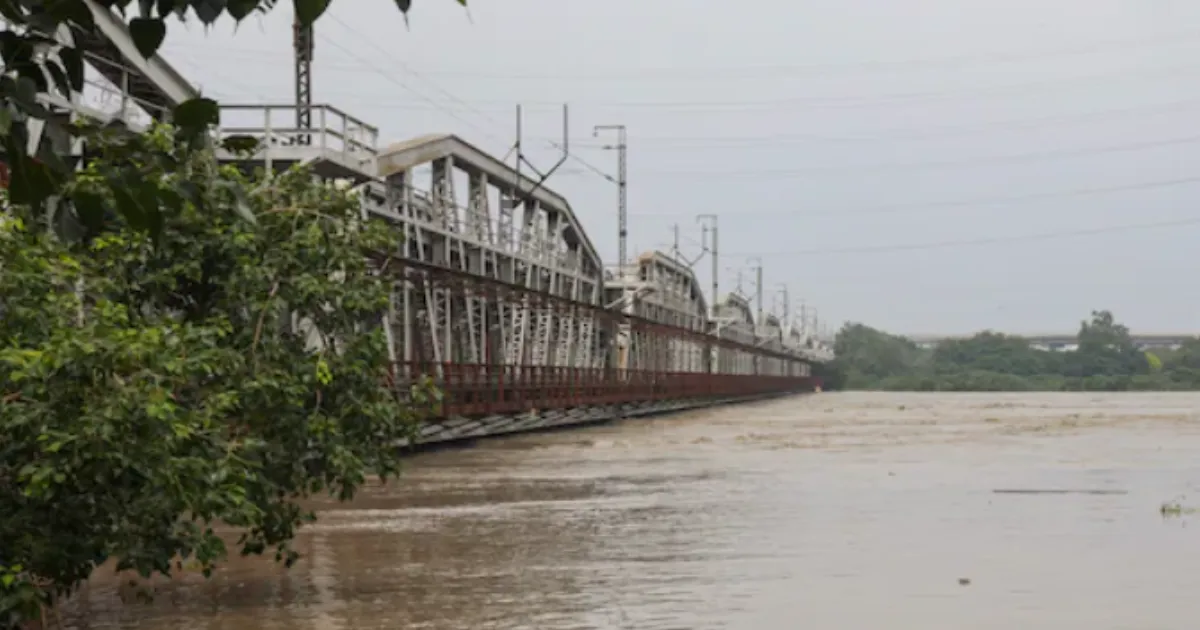Yamuna River Surges Past 207m, Floods Delhi