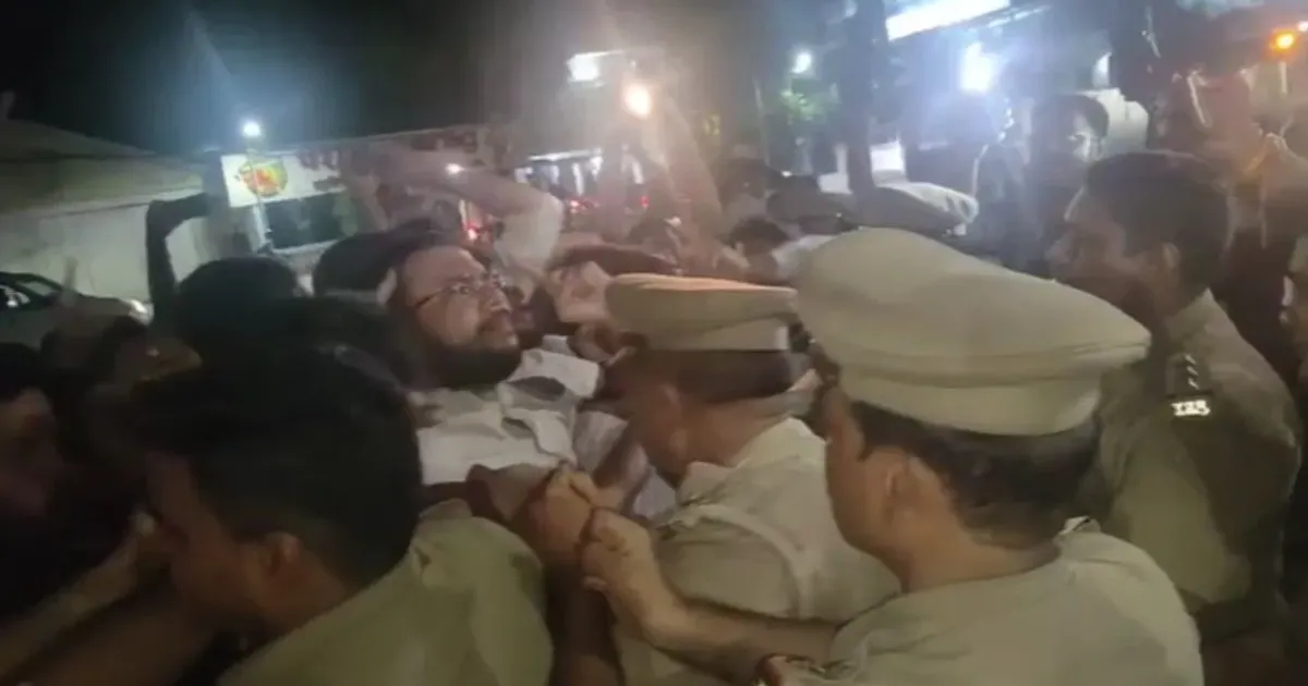 ABVP Protests Over UP Minister’s ‘Goonda’ Remark