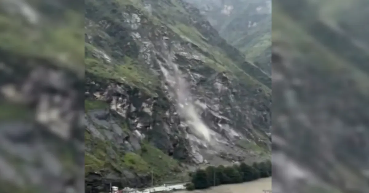 colossal-landslide-blocks-nh-5-threatens-nathpa-dam