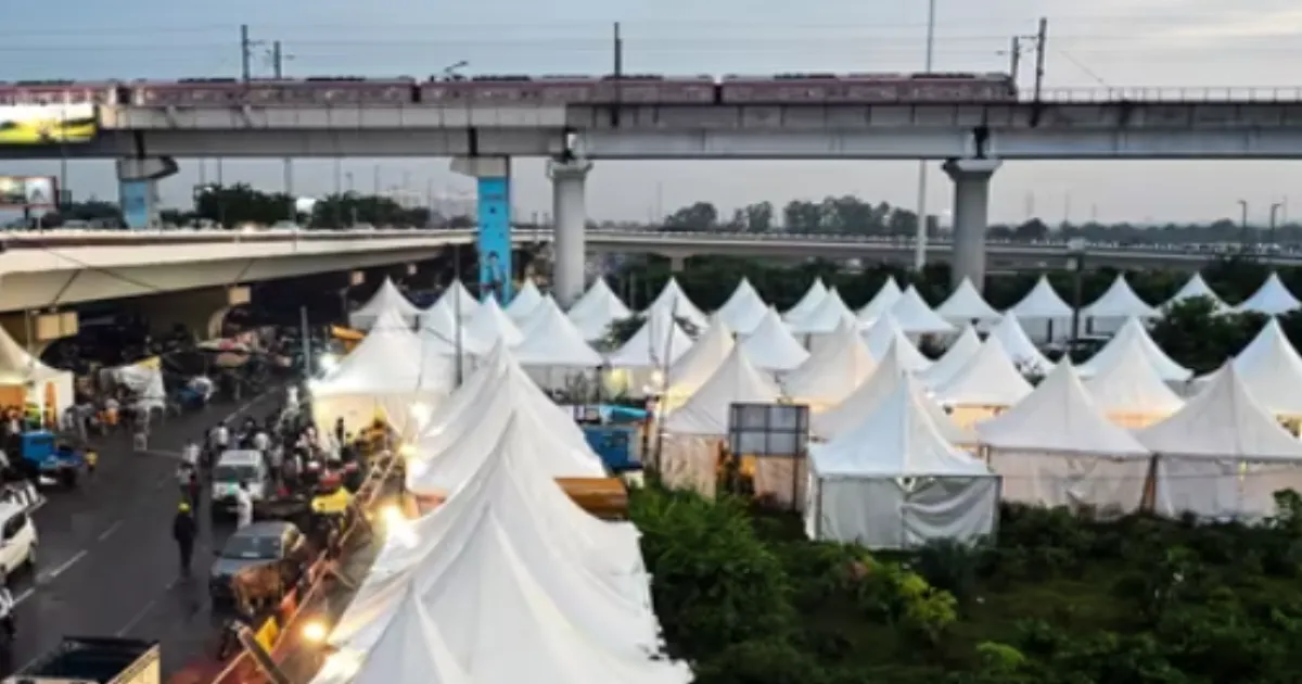 displaced-by-yamuna-floods-families-struggle-in-tents-a
