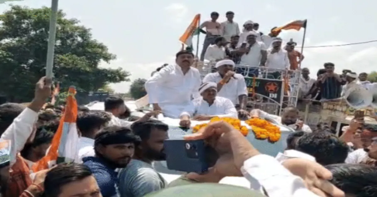 Congress, Farmers Protest in Mauganj Over Fertiliser Crisis