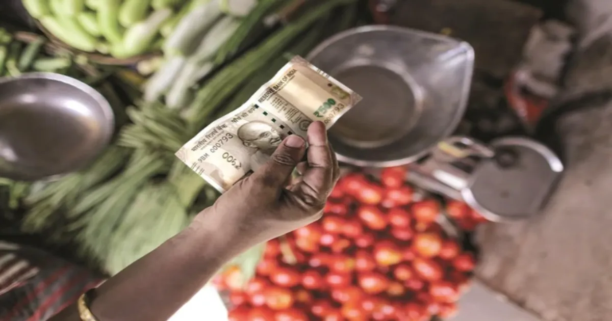 Crisil Projects India’s FY26 Inflation at 3.2% Amid Global Headwinds
