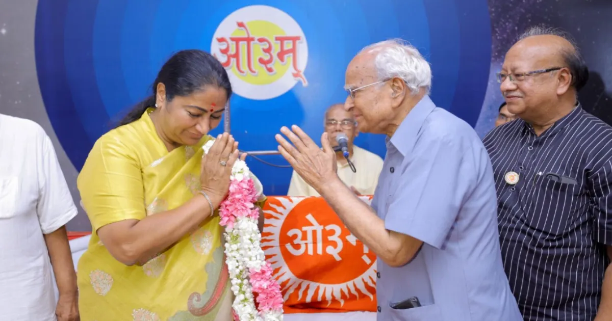 cm-gupta-praises-malayali-community-arya-samaj-during-m