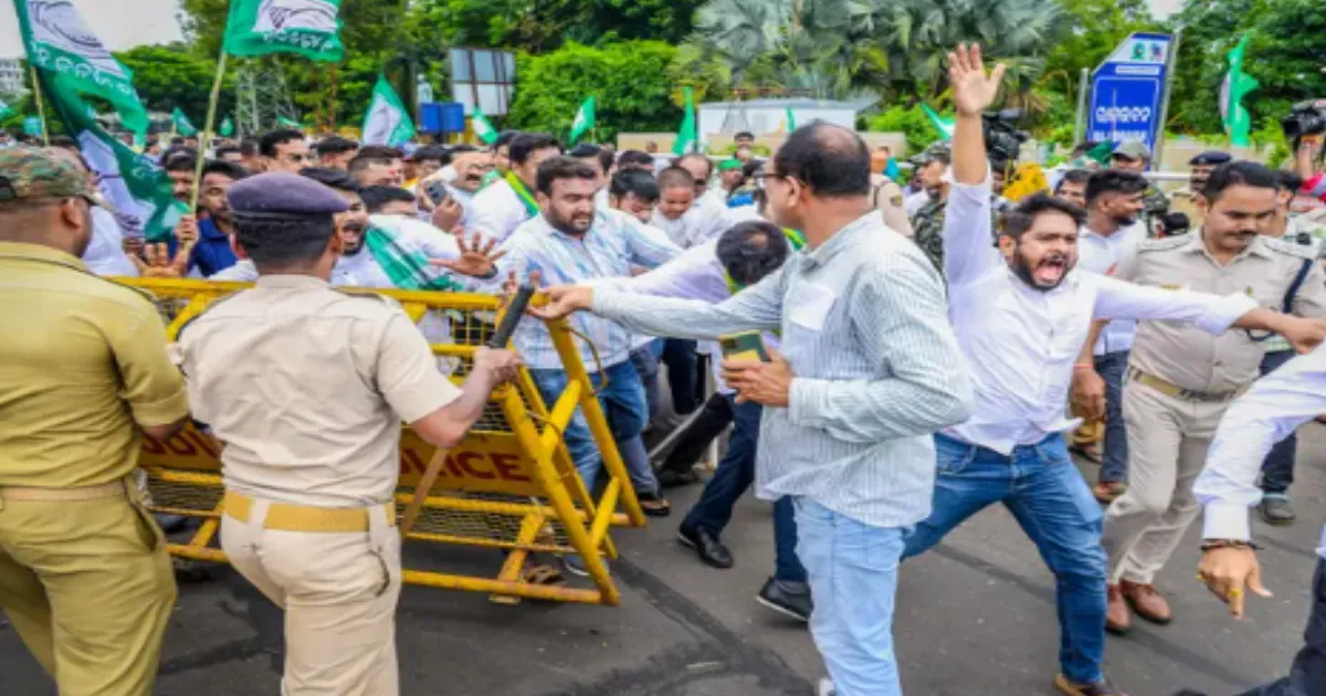 BJD Protest Rally Over Fertiliser Scarcity Turns Tense Near Raj Bhavan