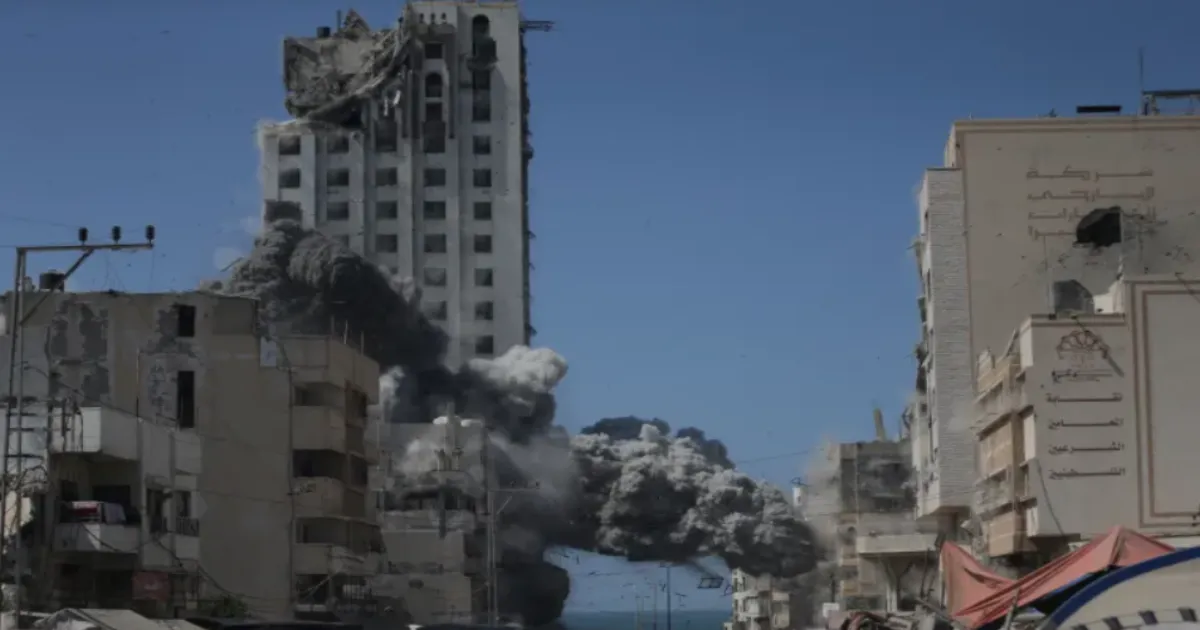israel-defence-minister-declares-gaza-burning-after-int