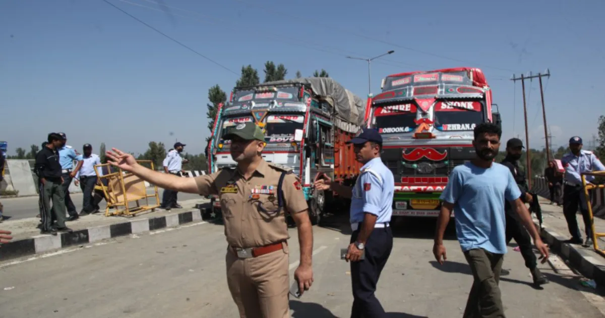 Srinagar-Jammu Highway Reopens, Saving Kashmir’s Fruit Trade