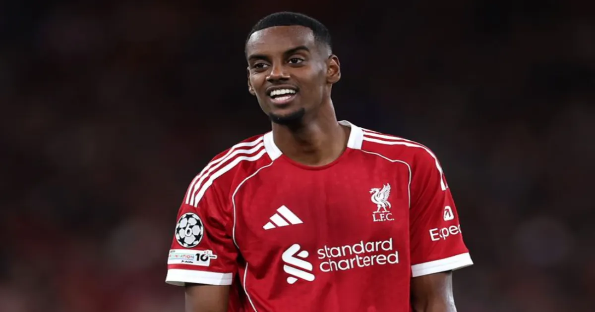isak-debuts-for-liverpool-but-salah-van-dijk-steal-cham