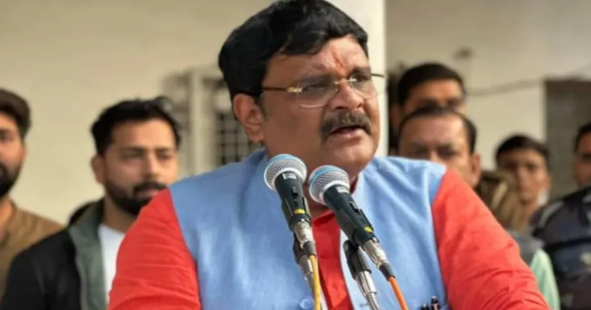 Ex-BJP MP Threatens to Torch Rahul, Akhilesh Homes
