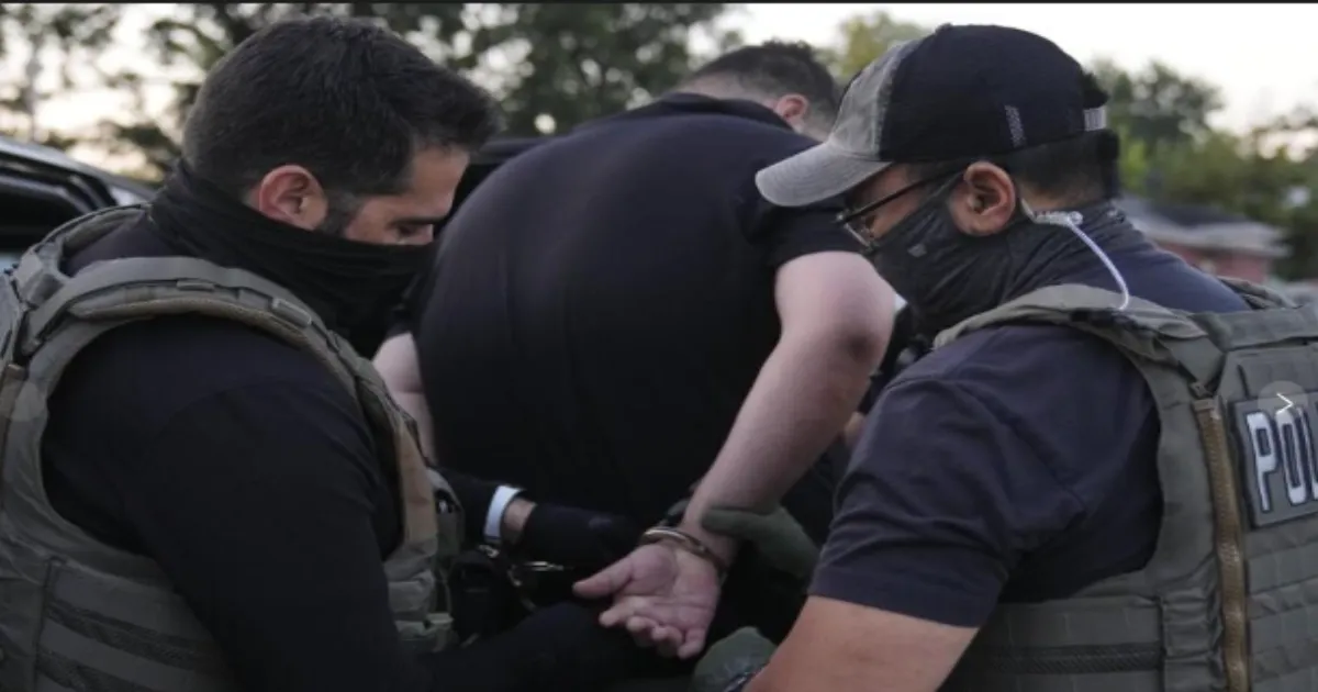 ice-arrests-nearly-550-in-chicago-immigration-crackdown
