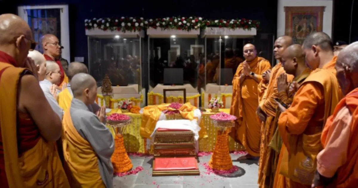 UP DyCM Leads Russian Exhibition of Sacred Buddha Relics