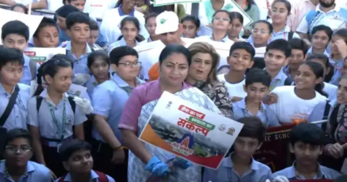 delhi-cm-leads-cleanliness-drive-warns-against-pro