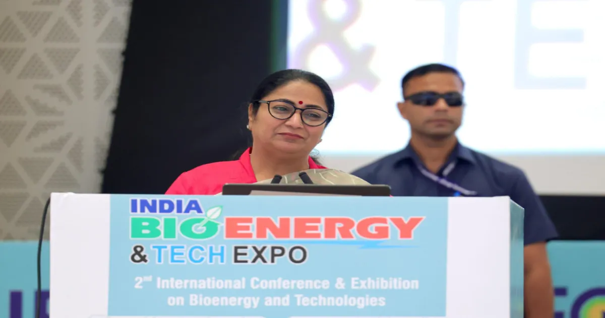Delhi CM Rekha Gupta Urges Citizens to Embrace Swadeshi for Nation-Building