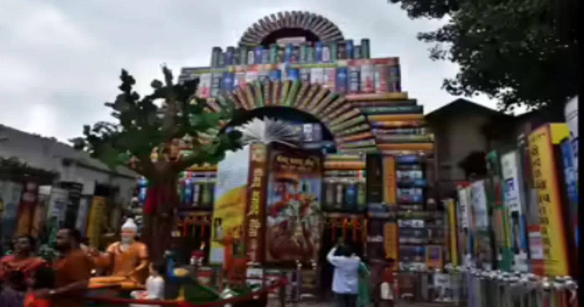 ranchis-durga-puja-pandal-transforms-into-massive-book