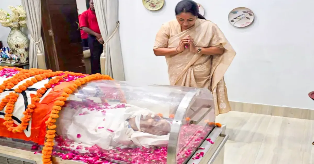cm-rekha-gupta-declares-state-mourning-for-bjp-veteran