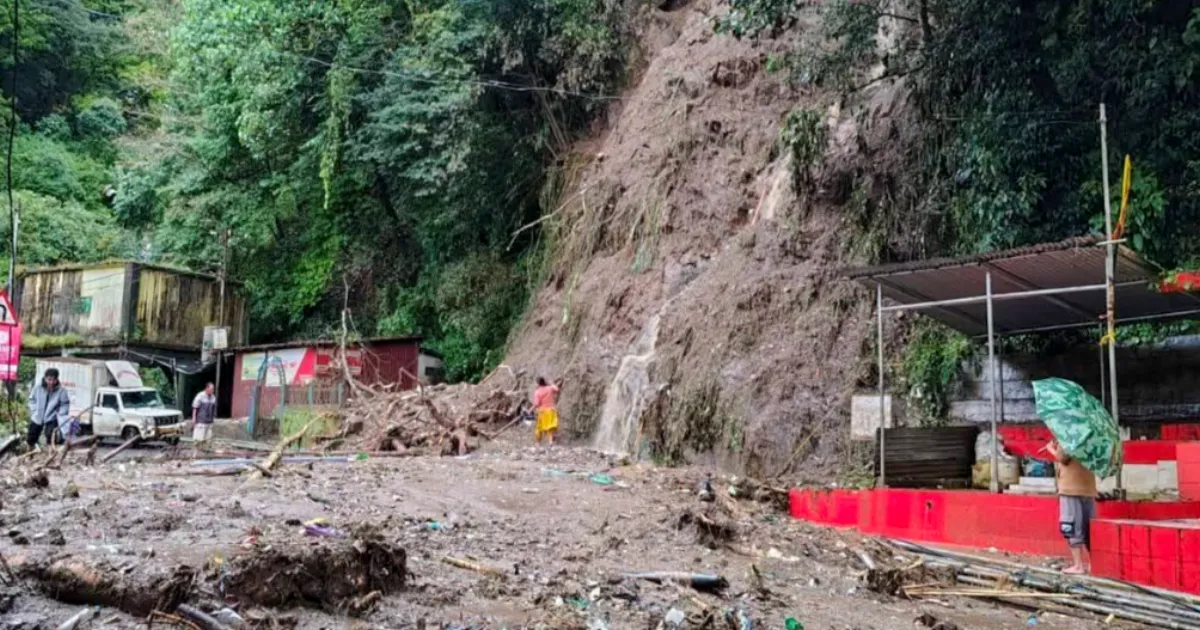 Darjeeling-Mirik Landslides Kill 20, Hundreds Stranded Amid Heavy Rains