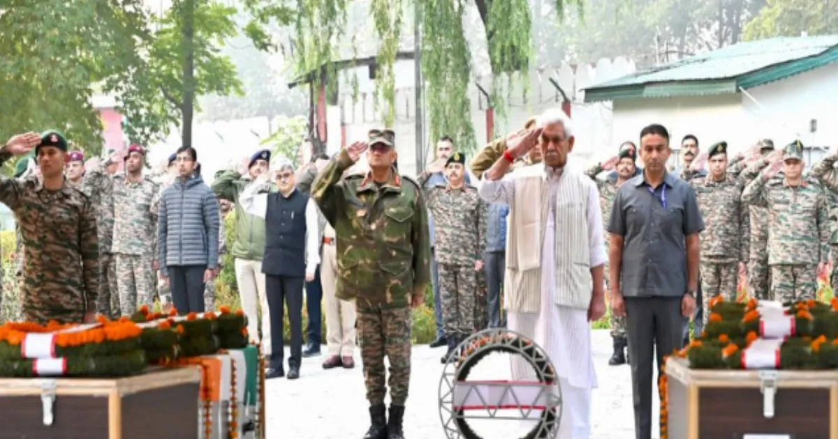J&K L-G Honors Soldiers Who Died Battling Kokernag’s Extreme Weather