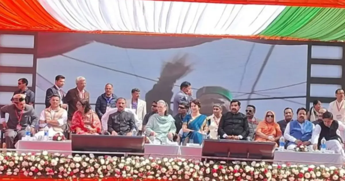 Sonia Gandhi Unveils Six-Foot Virbhadra Singh Statue in Shimla