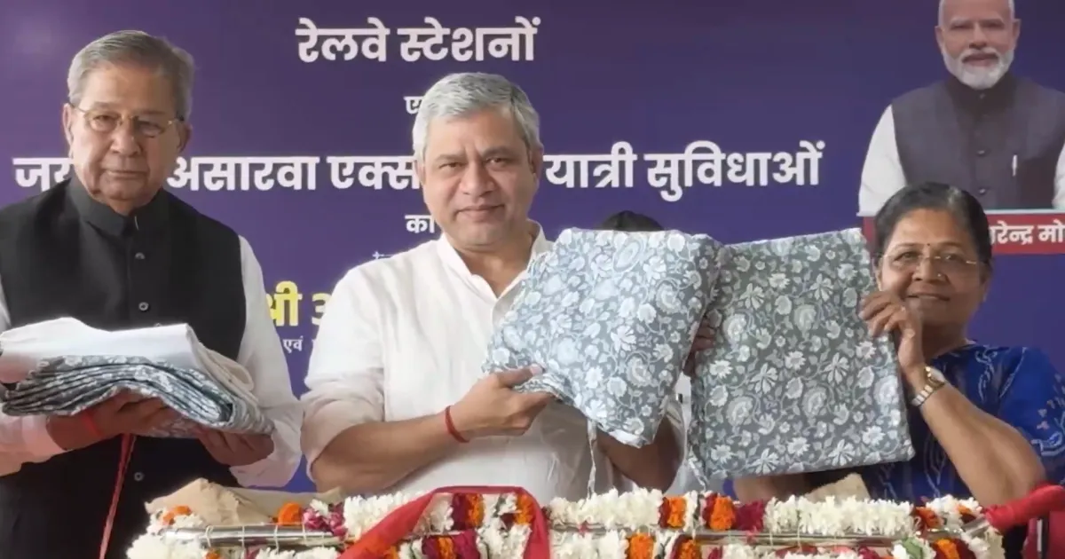 indian-railways-introduces-blanket-covers-in-ac-coaches
