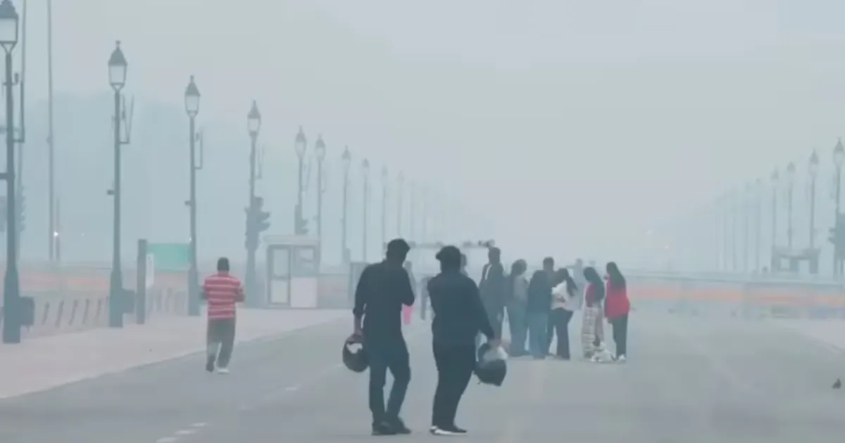Delhi’s Air Quality Dips To ‘Very Poor’ on Diwali Morning as Firecracker Smoke Engulfs City