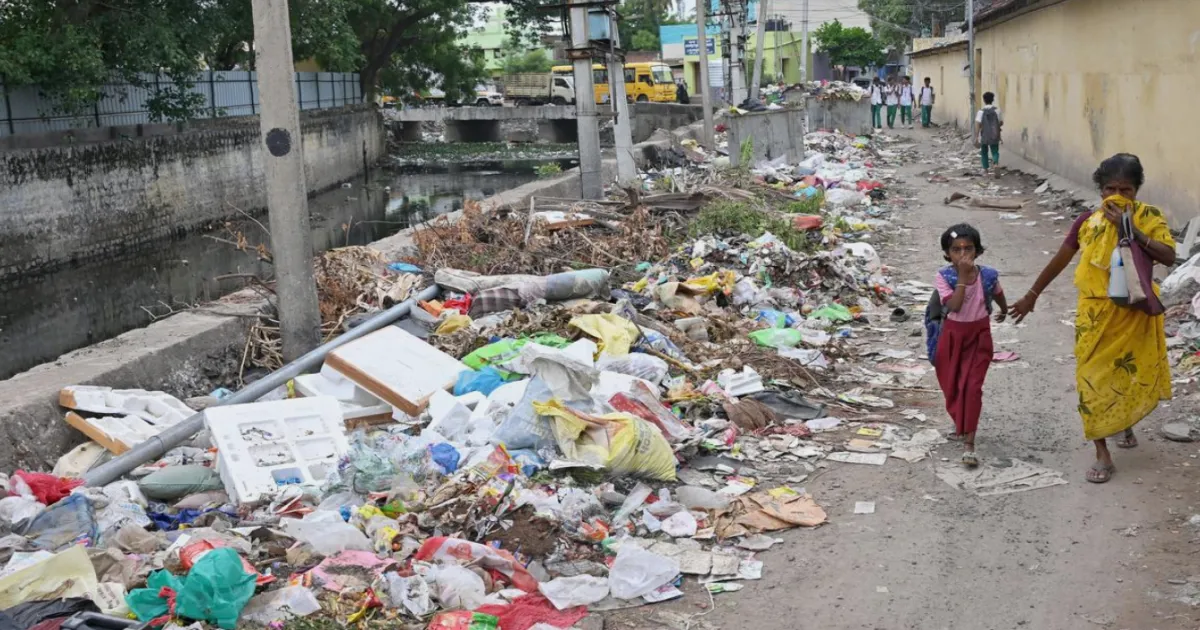 madurai-sanitary-workers-withdraw-strike-after-talks-23