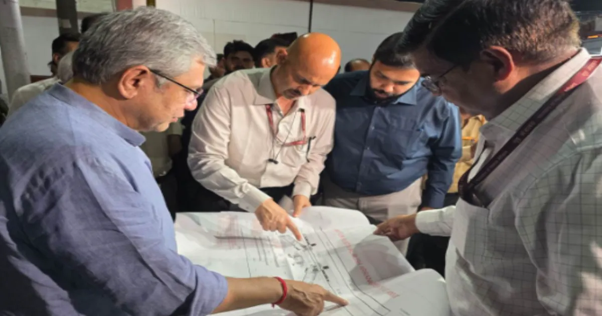 Ashwini Vaishnaw Makes Surprise Visit to Anand Vihar Railway Station
