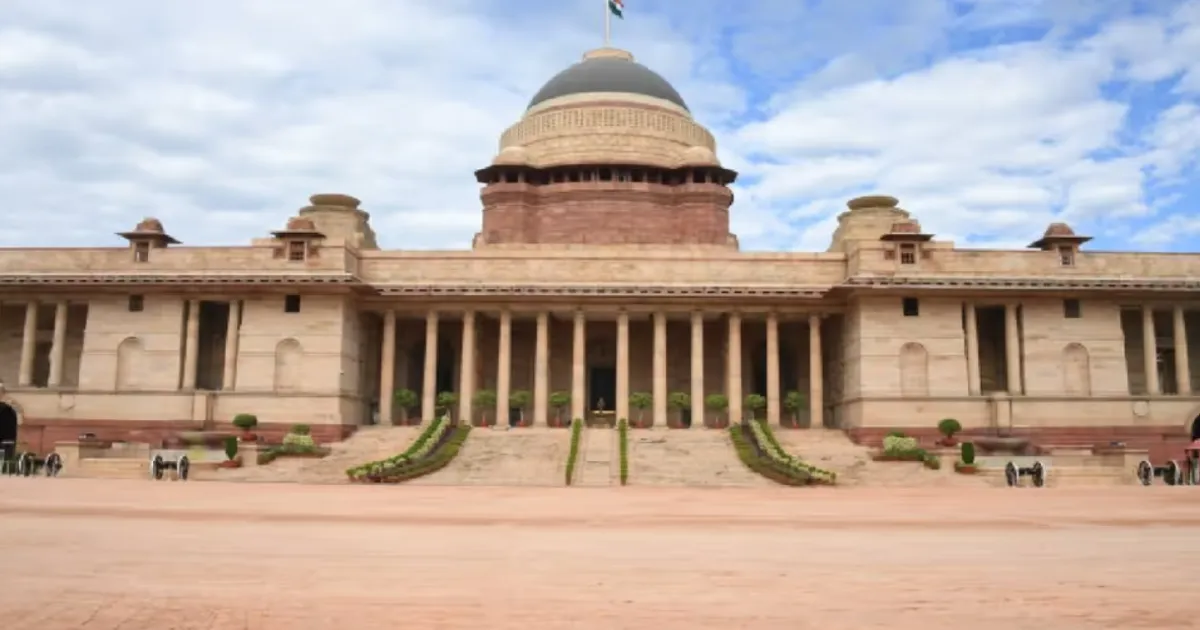 Minor Fire Near Rashtrapati Bhavan Controlled Quickly, No Casualties Reported