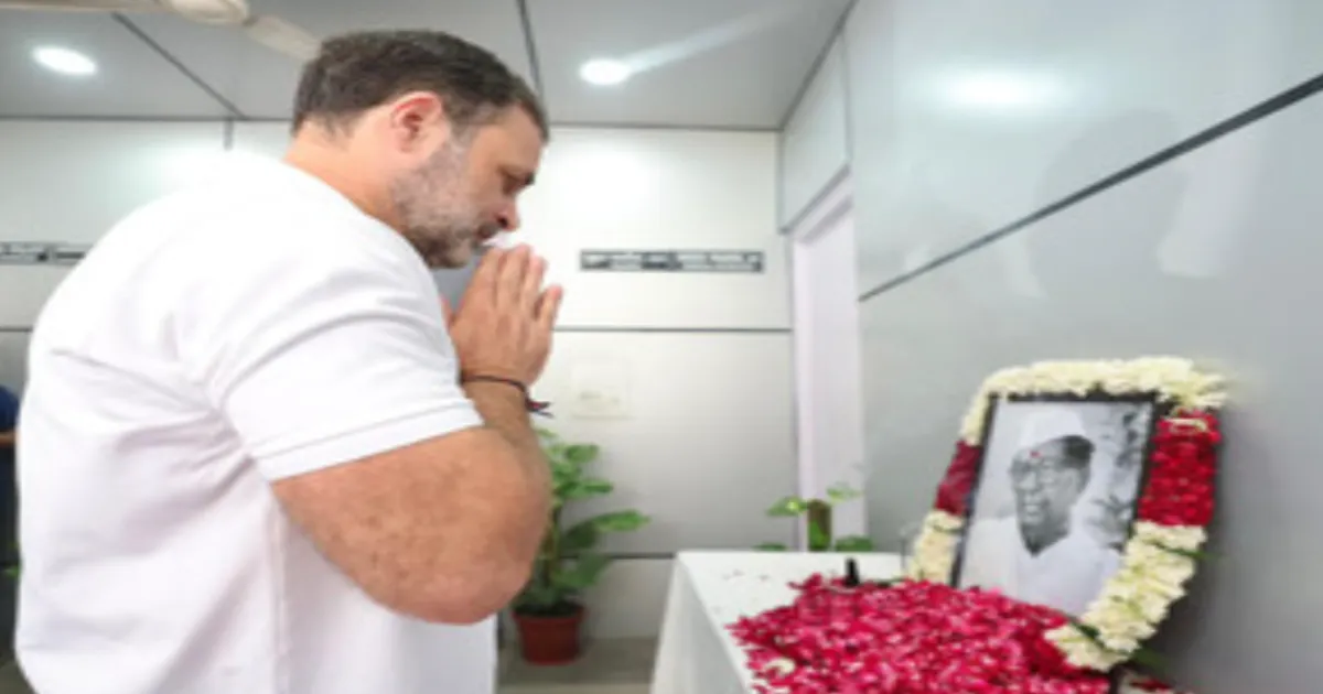 Congress Leader Honors Sitaram Kesri on 25th Death Anniversary