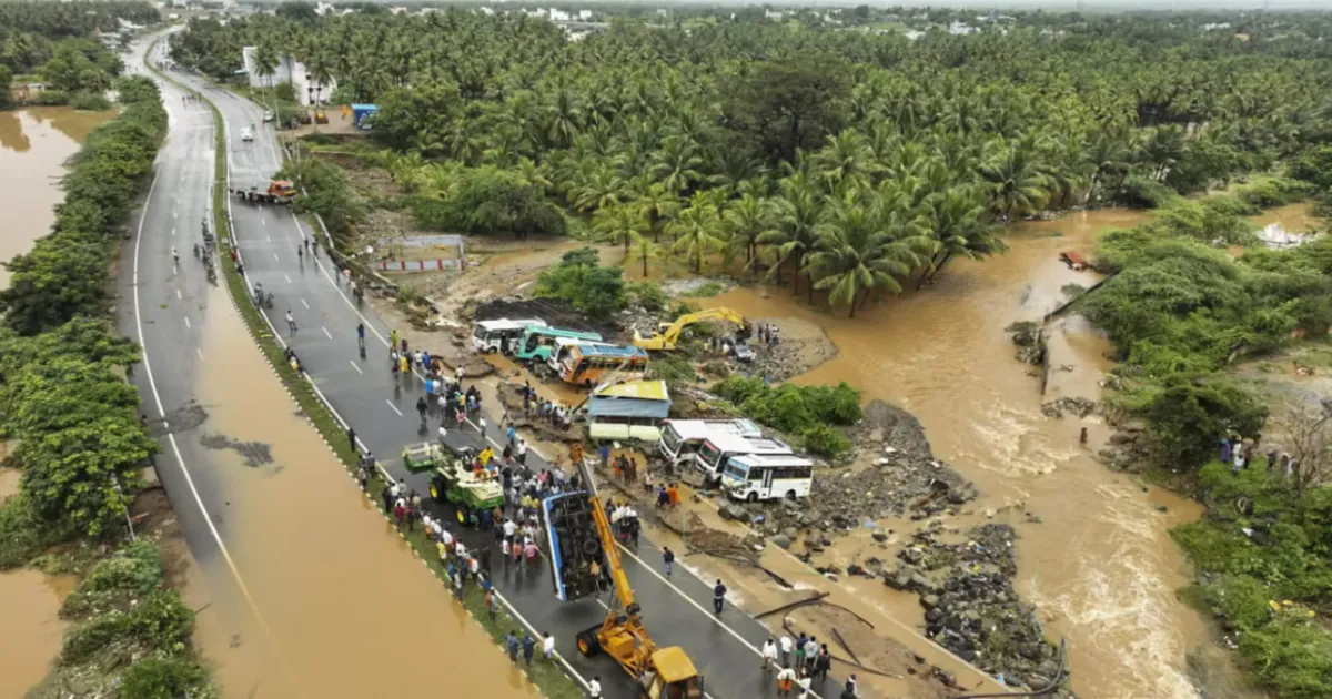 IMD Issues Red Alert For Tamil Nadu, Kerala, Odisha, Andhra Pradesh Ahead of Cyclone Montha