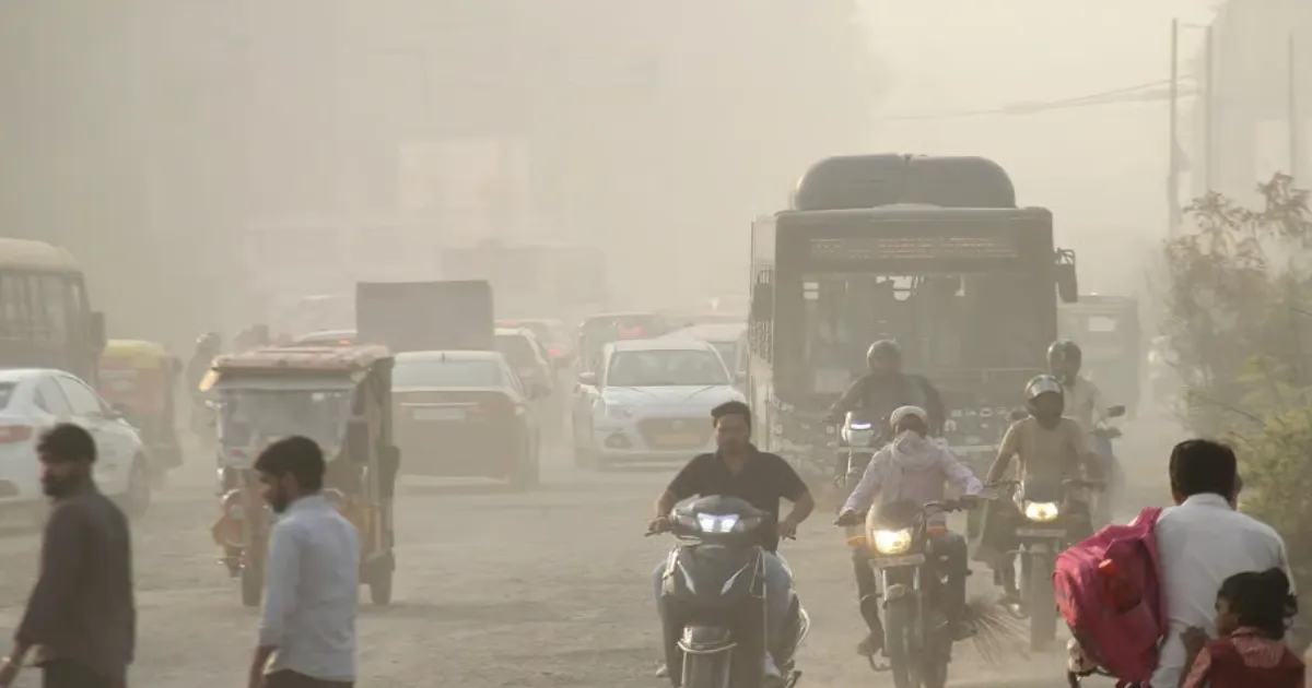 Toxic Air Hits 75% of Delhi-NCR Homes, Survey Reveals Widespread Health Impact