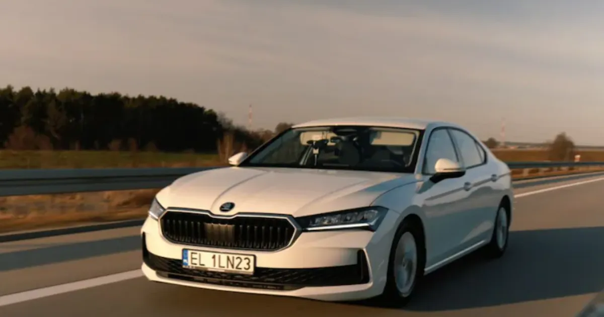 Skoda Superb Covers 2,831 Km on Single Tank, Sets Guinness World Record