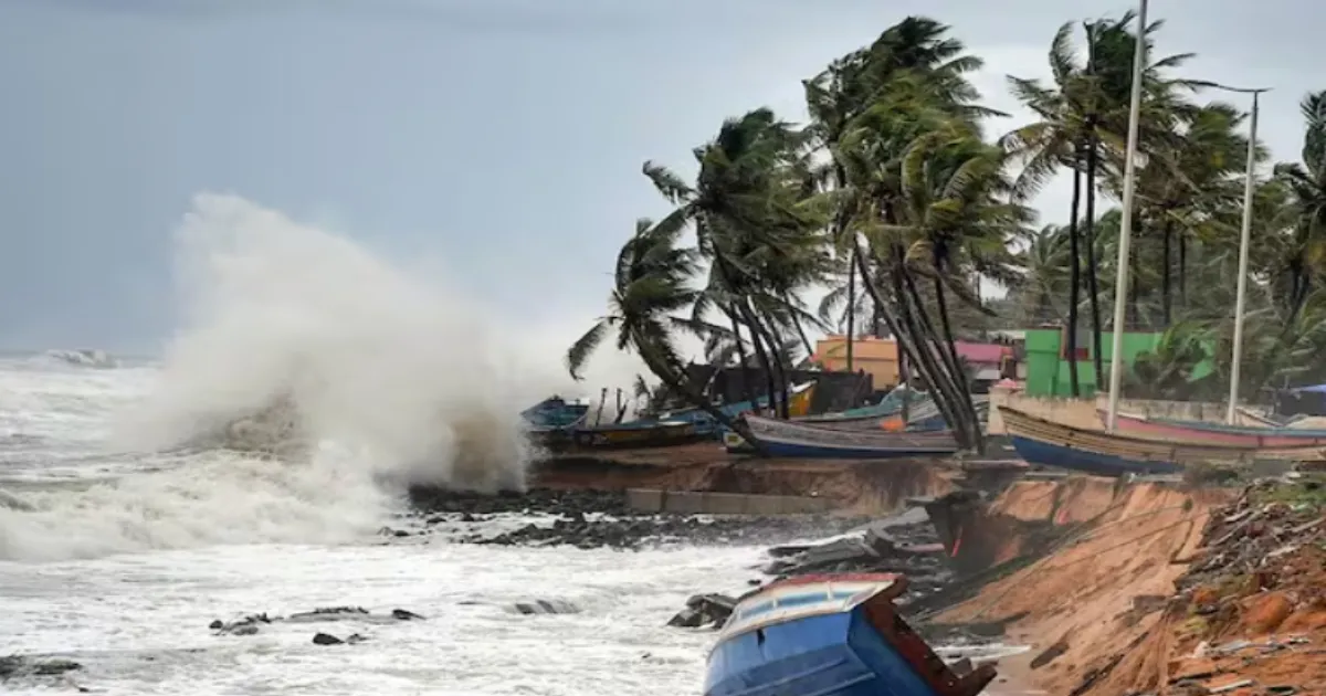Cyclone Montha Roars Toward Andhra Coast; Thousands Evacuated Amid Flooding, Power Cuts