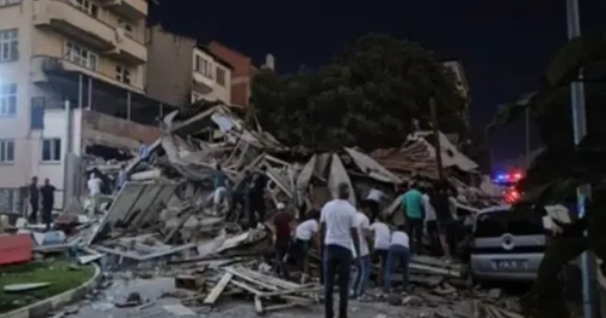 powerful-earthquake-strikes-western-turkey-damaged-buil