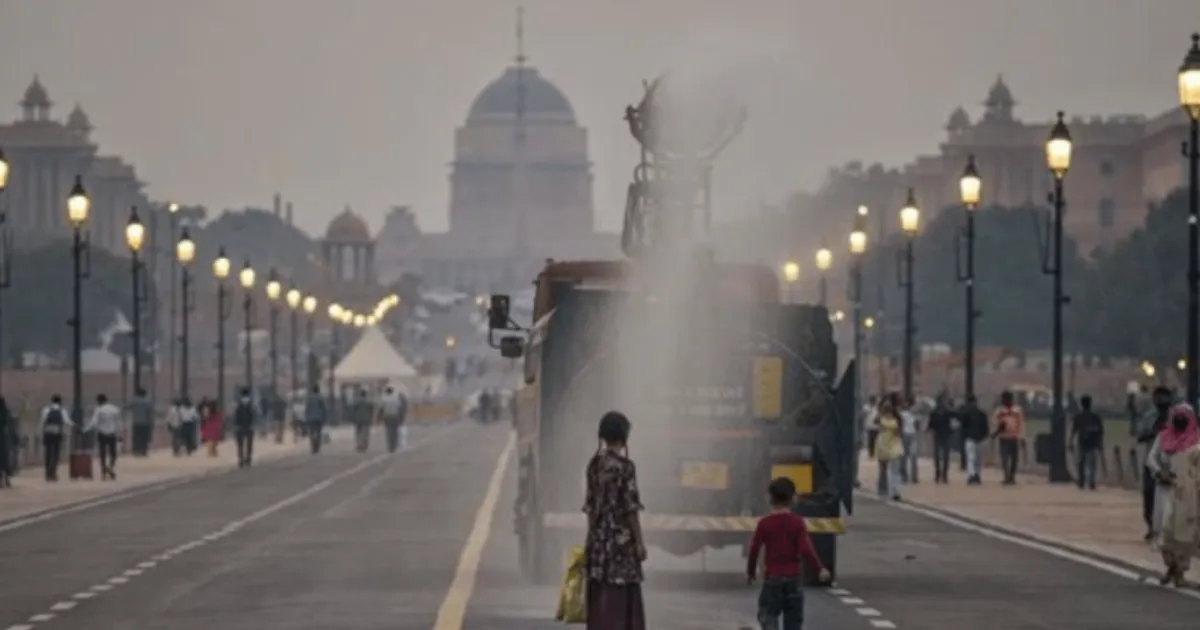 toxic-smog-blankets-delhi-residents-struggle-as-aqi-soa
