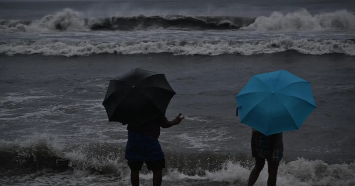 Cyclone Montha Brings Heavy Rain and Strong Winds to Chennai and Northern Suburbs
