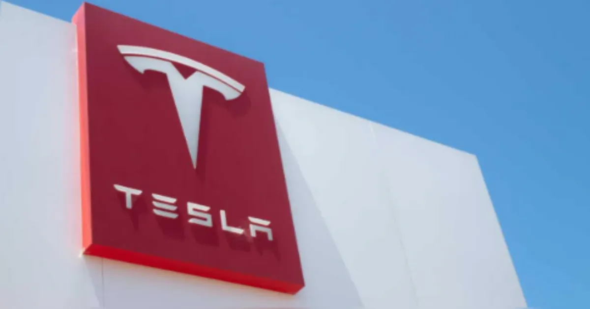 Tesla Considers Internal Successors if Elon Musk Departs Over $1 Trillion Pay Package